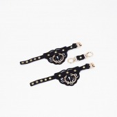 Черные кожаные наручники с клепками, кольцами и золотистой фурнитурой - Crazy Handmade - купить с доставкой в Нижнем Тагиле