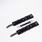 Черный кожаные оковы с узорами и золотистой фурнитурой - Crazy Handmade - купить с доставкой в Нижнем Тагиле