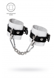 Бело-черные кожаные наручники с одним ремешком с люверсами - Pecado - купить с доставкой в Нижнем Тагиле