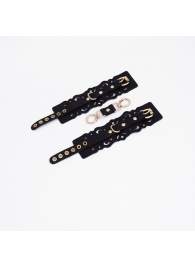 Черные кожаные наручники с узорами и золотистой фурнитурой - Crazy Handmade - купить с доставкой в Нижнем Тагиле