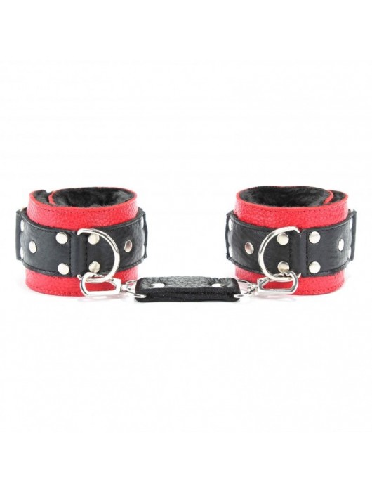 Красно-чёрные кожаные наручники с меховым подкладом - БДСМ Арсенал - купить с доставкой в Нижнем Тагиле
