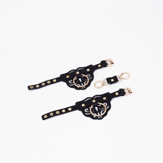 Черные кожаные наручники с клепками, кольцами и золотистой фурнитурой - Crazy Handmade - купить с доставкой в Нижнем Тагиле